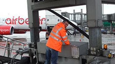 Landgangsbroer for passagerer, kædemontering