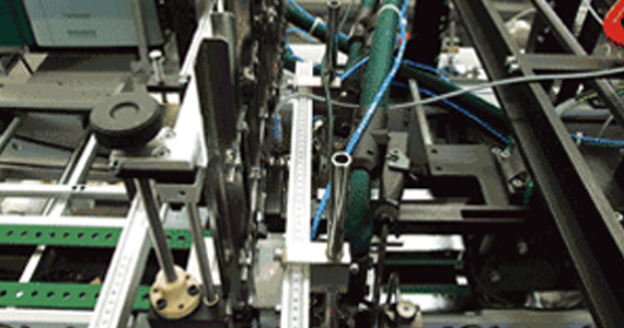 drylin SLW lineærføring med føringsskruedrev i foldningsmaskine