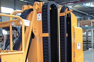 Grove Manlift med energikæde på meget begrænset plads