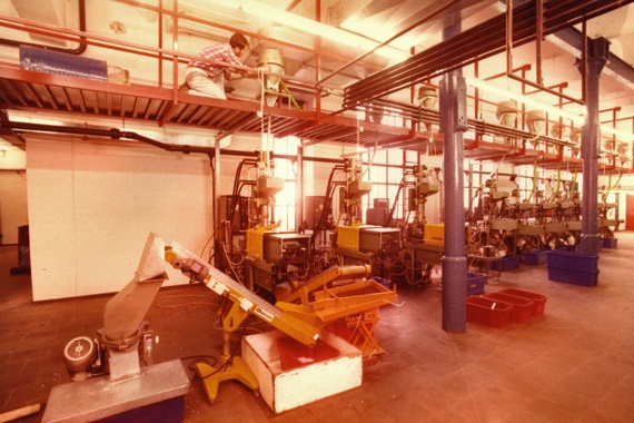 igus fabrik i Lochermühle med sprøjtestøbningsmaskine
